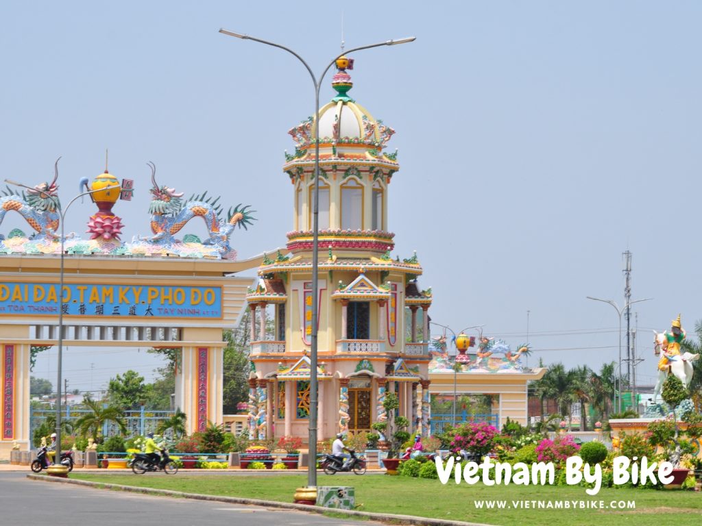 Cycling Cu Chi Tunnels Cao Dai Religion With Resort Vietnam Bike